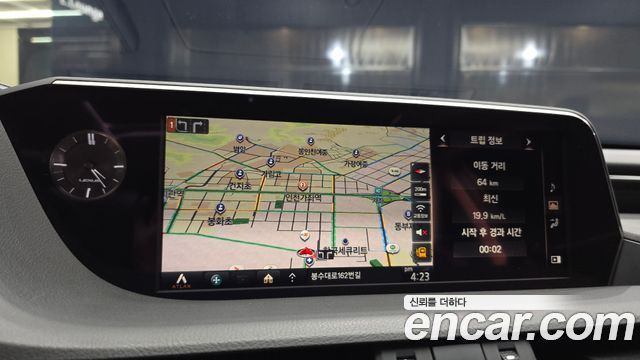 Lexus ES 2019 — photo 21