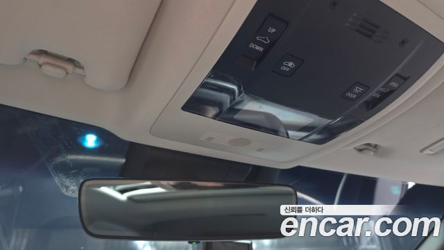 Lexus ES 2019 — photo 23