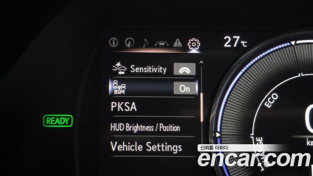 Lexus ES 2019 — photo 27