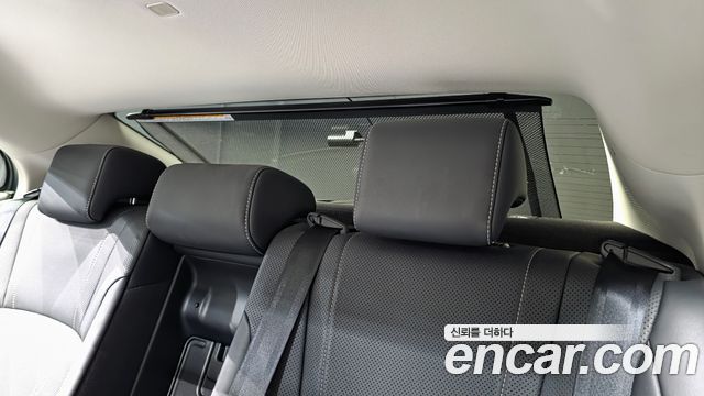 Lexus ES 2019 — photo 34