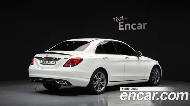 Mercedes-Benz C-Class 2018 — photo 2