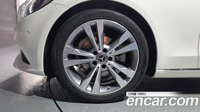 Mercedes-Benz C-Class 2018 — photo 5