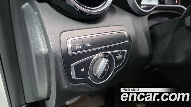 Mercedes-Benz C-Class 2018 — photo 12