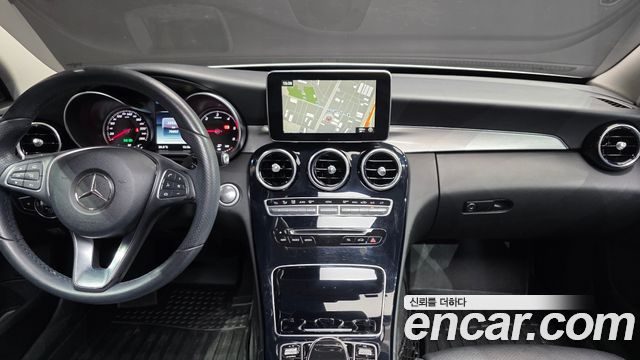 Mercedes-Benz C-Class 2018 — photo 15