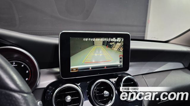 Mercedes-Benz C-Class 2018 — photo 16