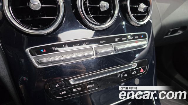 Mercedes-Benz C-Class 2018 — photo 17