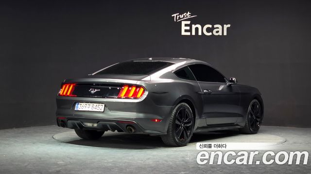 Ford Mustang 2017 — photo 2