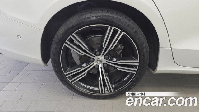 Volvo S60 2021 — photo 5