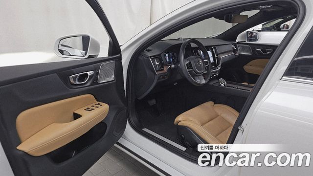 Volvo S60 2021 — photo 10