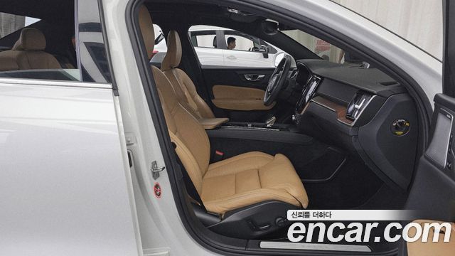Volvo S60 2021 — photo 11