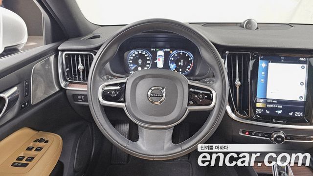 Volvo S60 2021 — photo 13