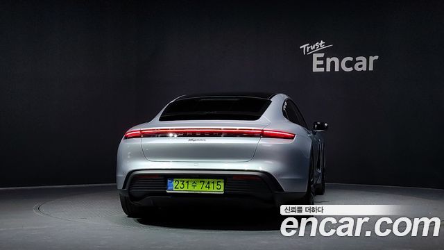 Porsche Taycan 2023 — photo 4