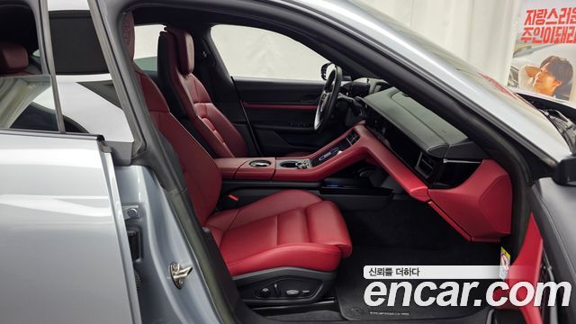 Porsche Taycan 2023 — photo 17