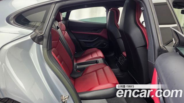Porsche Taycan 2023 — photo 18