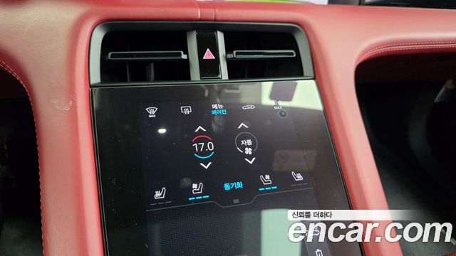 Porsche Taycan 2023 — photo 22