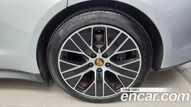 Porsche Taycan 2023 — photo 7