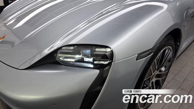 Porsche Taycan 2023 — photo 8