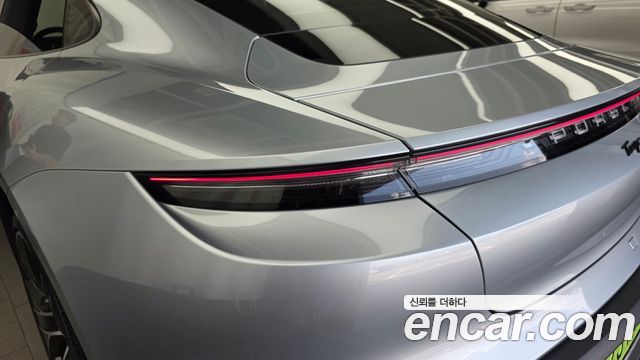 Porsche Taycan 2023 — photo 9