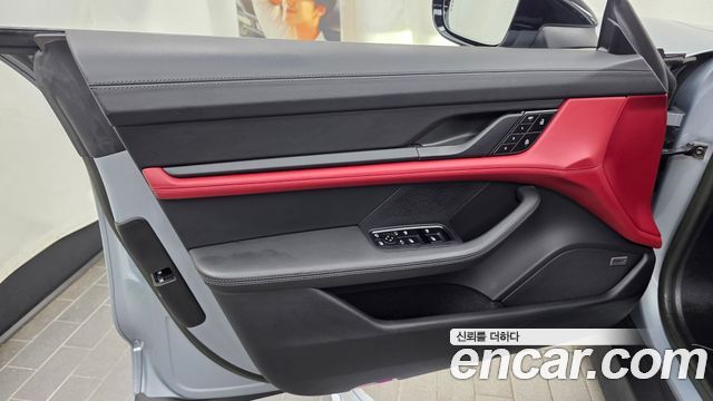 Porsche Taycan 2023 — photo 14