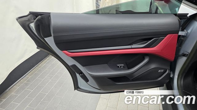 Porsche Taycan 2023 — photo 15