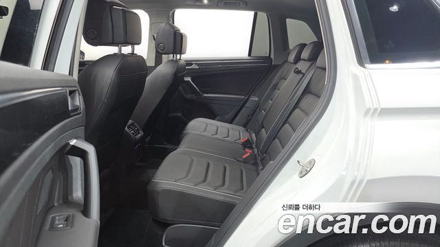Volkswagen Tiguan 2021 — photo 12