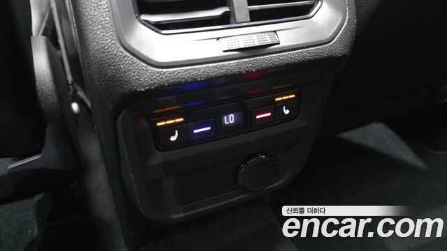 Volkswagen Tiguan 2021 — photo 18