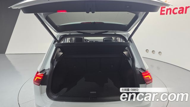 Volkswagen Tiguan 2021 — photo 20