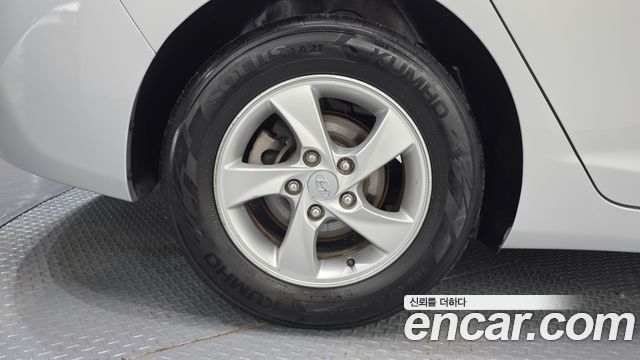 Hyundai AVANTE 2011 — photo 5