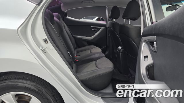 Hyundai AVANTE 2011 — photo 12