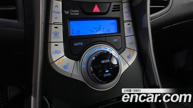Hyundai AVANTE 2011 — photo 16