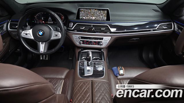 BMW 7-Series 2021 — photo 10