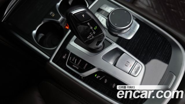 BMW 7-Series 2021 — photo 12