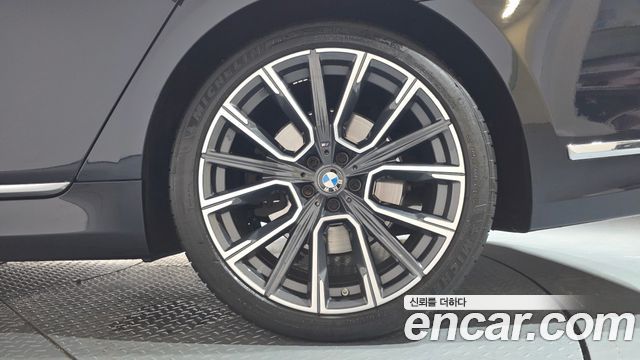 BMW 7-Series 2021 — photo 7