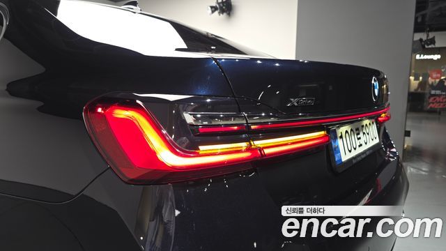 BMW 7-Series 2021 — photo 9