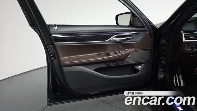 BMW 7-Series 2021 — photo 14
