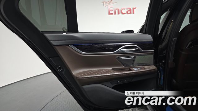 BMW 7-Series 2021 — photo 15