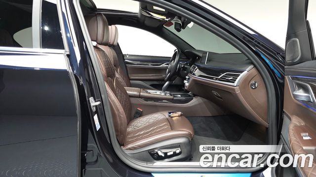 BMW 7-Series 2021 — photo 16