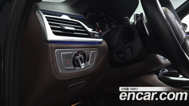 BMW 7-Series 2021 — photo 27