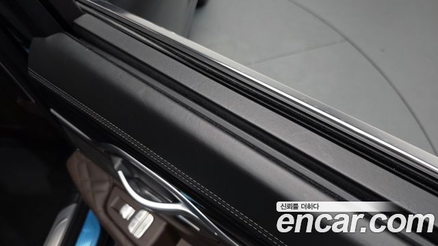 BMW 7-Series 2021 — photo 30