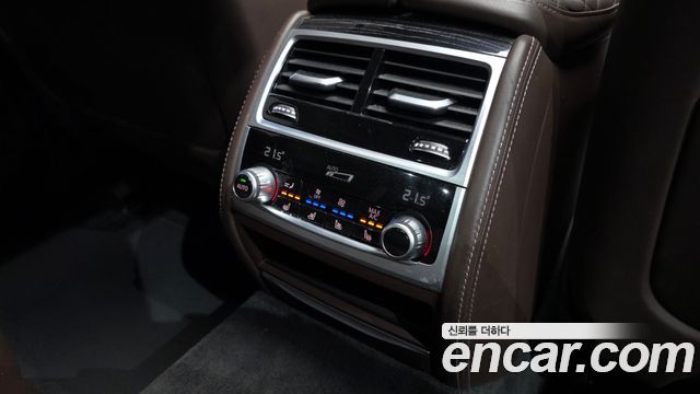 BMW 7-Series 2021 — photo 31