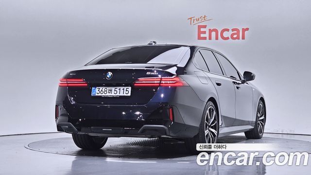 BMW 5-Series 2025 — photo 2