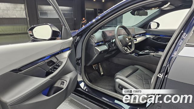 BMW 5-Series 2025 — photo 13