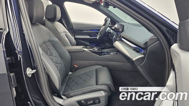 BMW 5-Series 2025 — photo 17