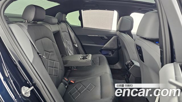 BMW 5-Series 2025 — photo 18
