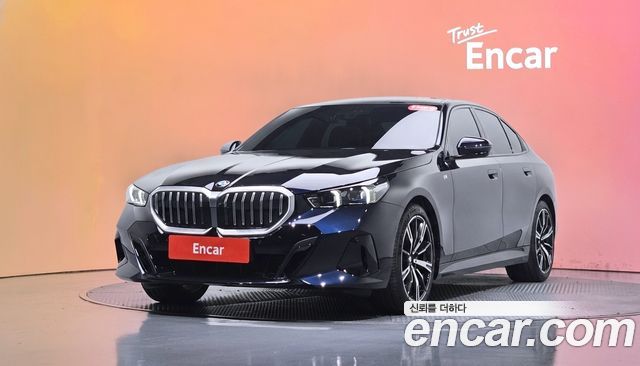 BMW 5-Series 2025 — photo 1