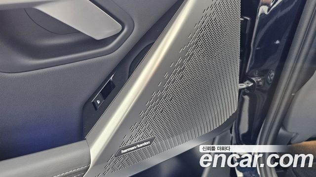 BMW 5-Series 2025 — photo 28