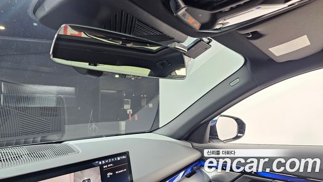 BMW 5-Series 2025 — photo 30