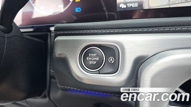 Mercedes-Benz G-Class 2023 — photo 28