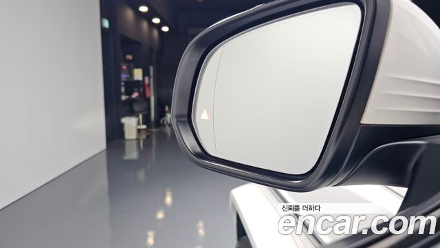 Mercedes-Benz G-Class 2023 — photo 29