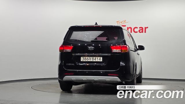 Kia Canival 2018 — photo 4